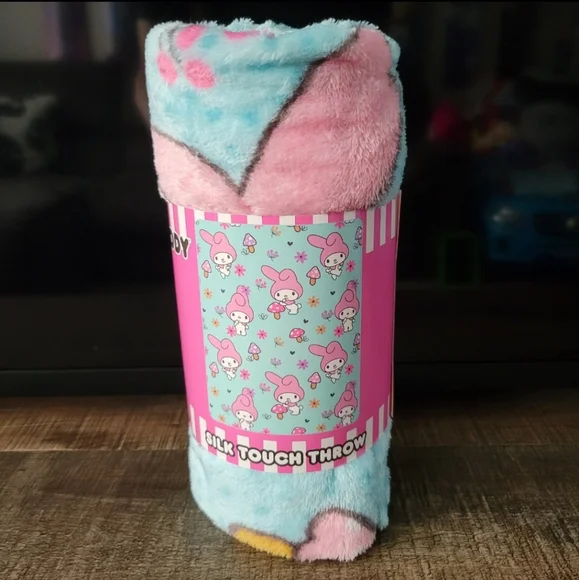 (5) Sanrio Blankets Bundle